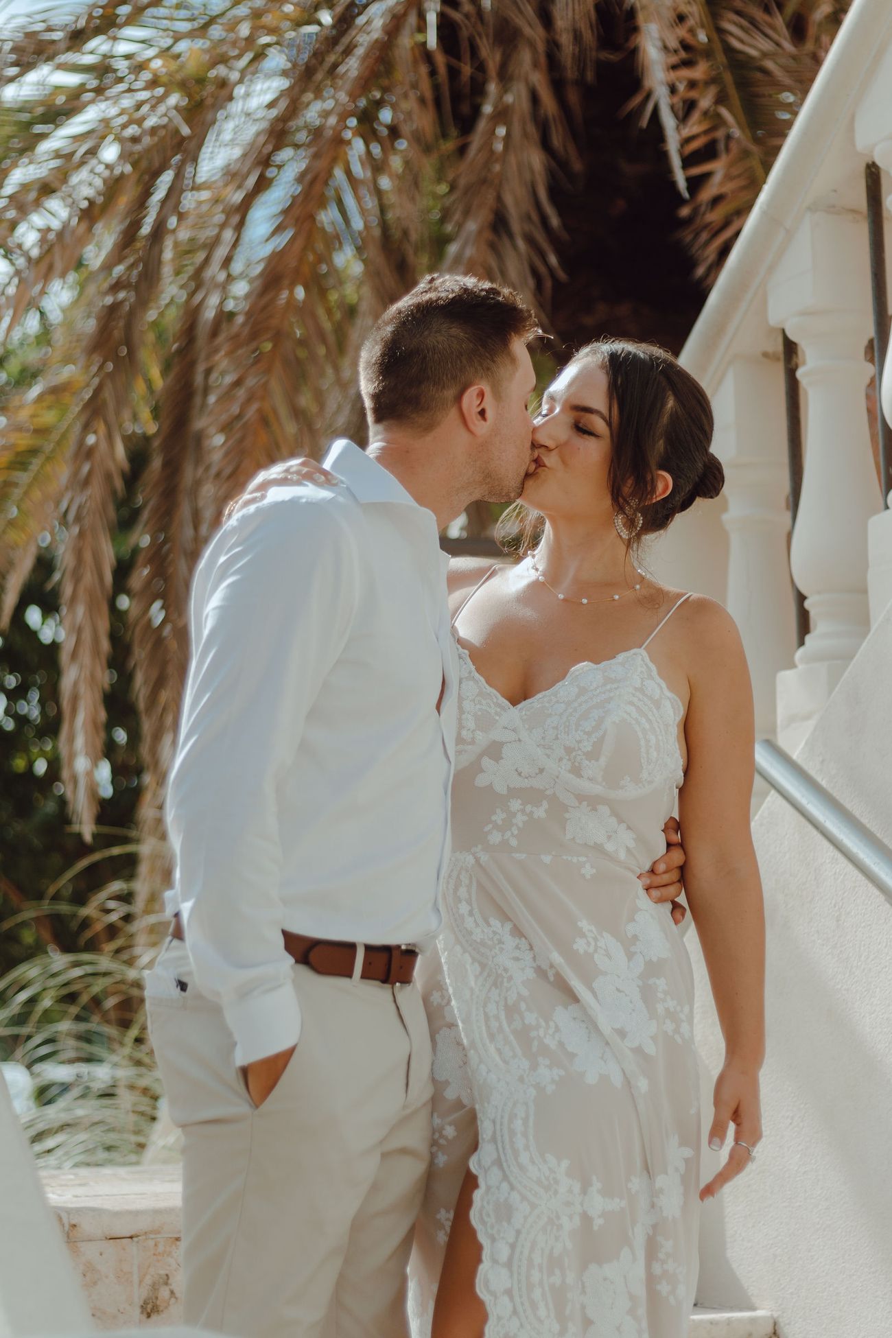 A kiss on the white staircase