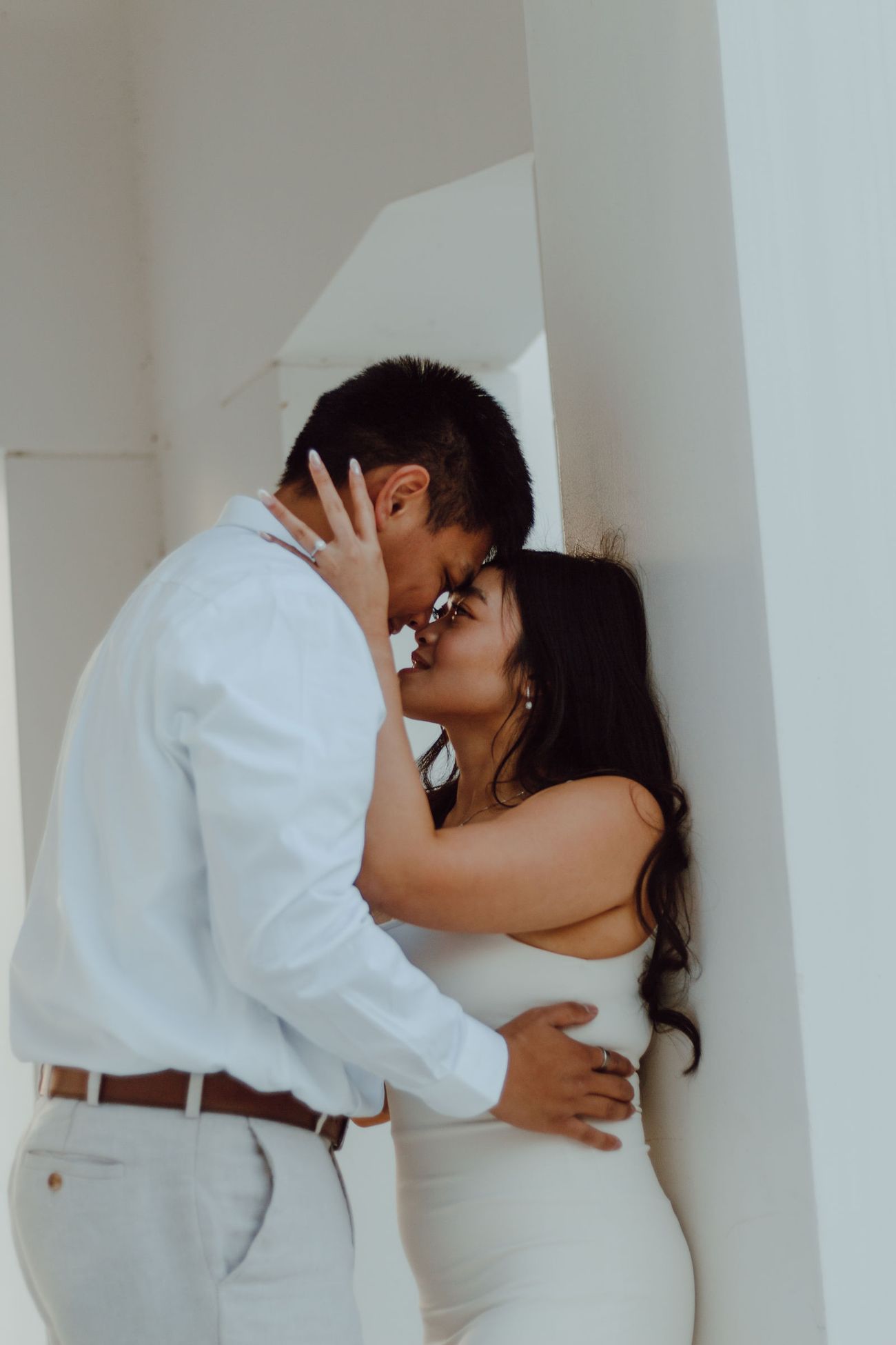 A kiss between white columns